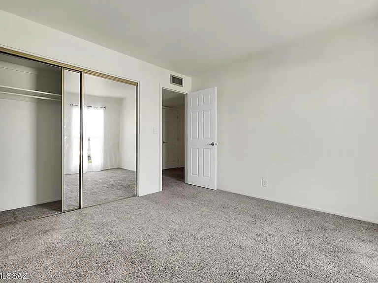 1527 E Prince Rd — Photo 5