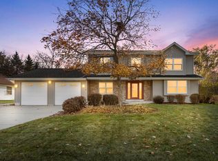 8725 W Bottsford Ave, Greenfield, WI 53228