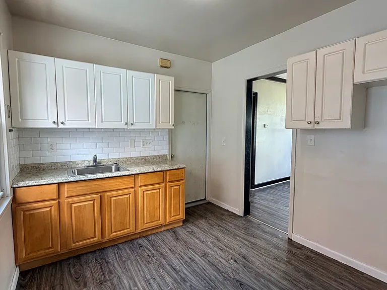 83 Edna Pl #2 — Photo 6