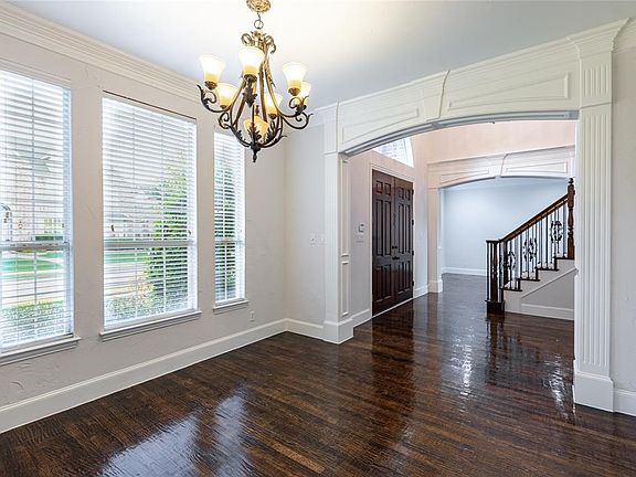 3rd image of 4865 Oakhurst Ln