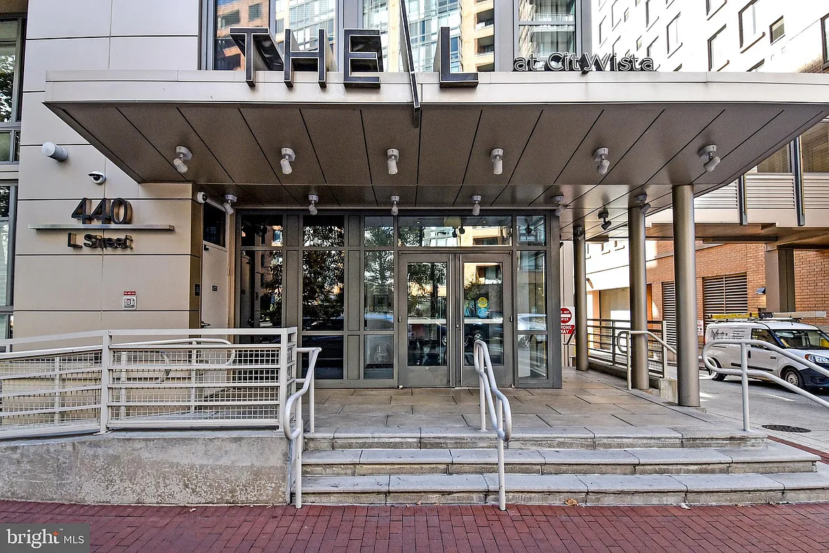 Building Photo - 440 L St NW #712