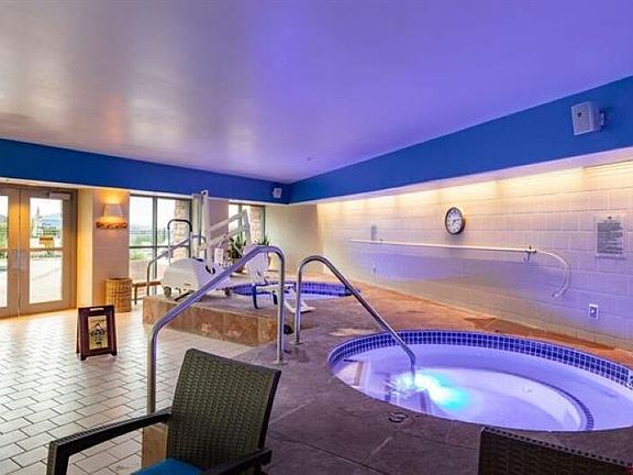 5th image of 136 Country Club Dr #639
