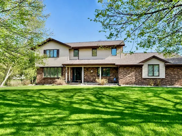 2869 Dartmouth Dr, Janesville, WI 53548