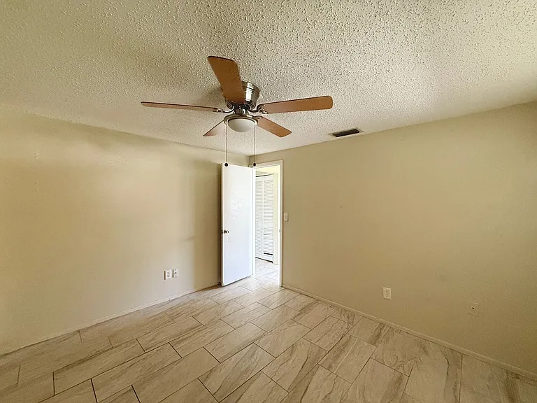 2716 52nd Ave Dr W — Photo 6