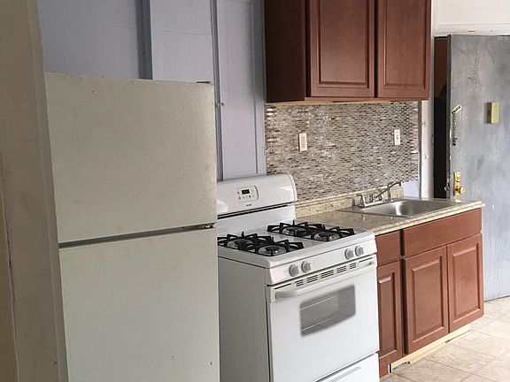 3rd image of 38 Park Hill Ave APT 3