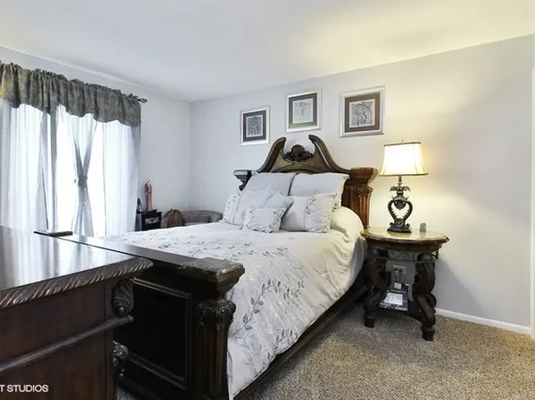 906 Cross Creek Dr N APT B1, Roselle, IL 60172