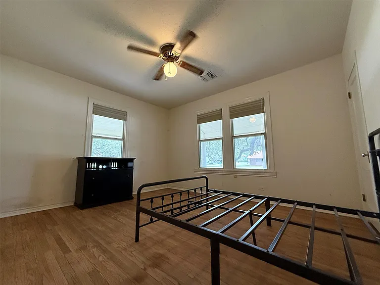 231 E Live Oak St #A — Photo 18