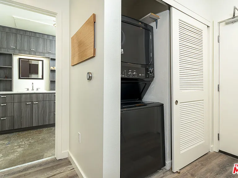 630 W 6th St #207 — Photo 30