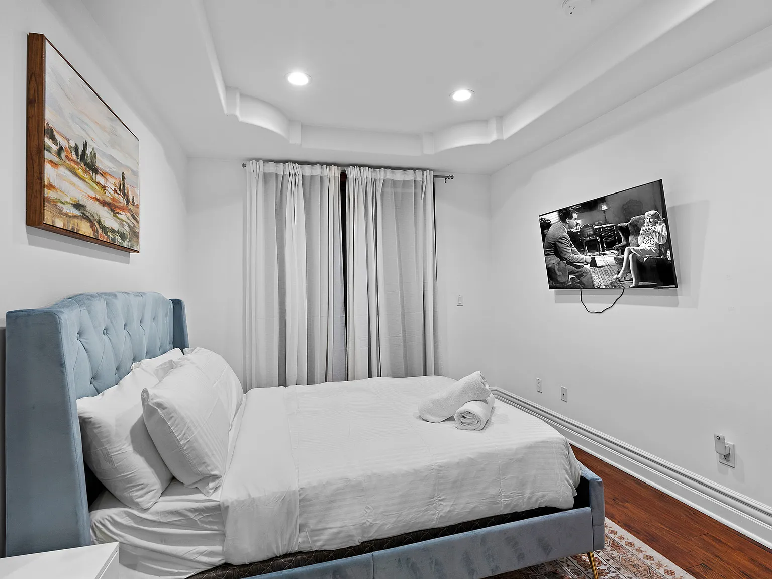 5 bed, 4.5 bath, 4500 sqft, $15,000 — Photo 2