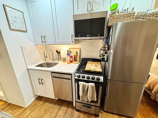 Rented by WVNY Real Estate LLC | media 4