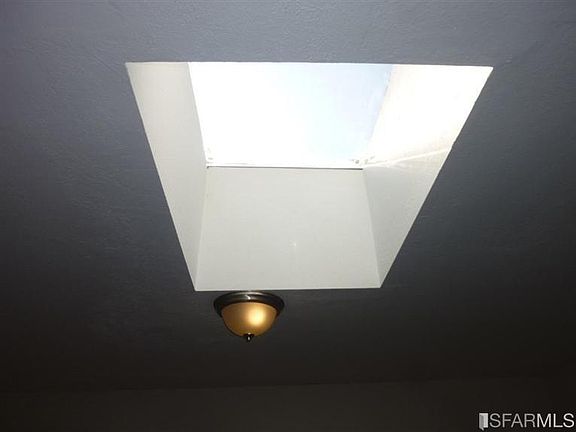 5th image of 2144 Grove St APT 6