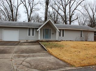 912 S Coach Light Ave, Springfield, MO 65802