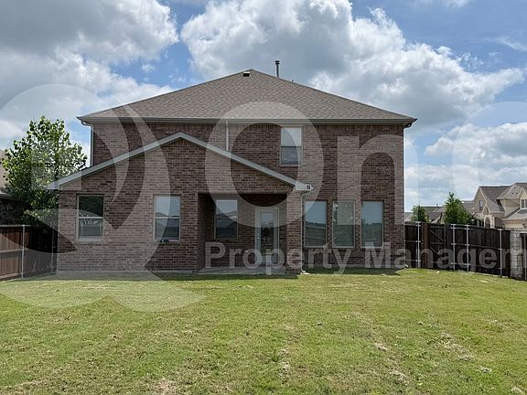 5th image of 2401 Lovegrass Ln
