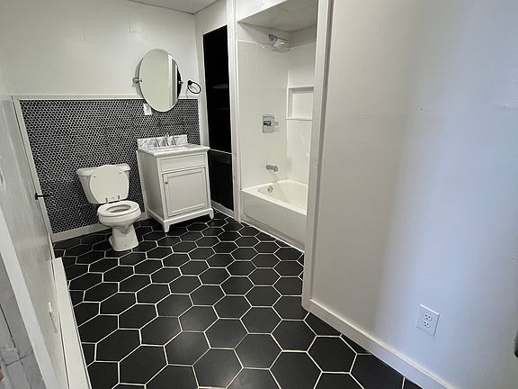 5th image of 106 Congress St APT 3