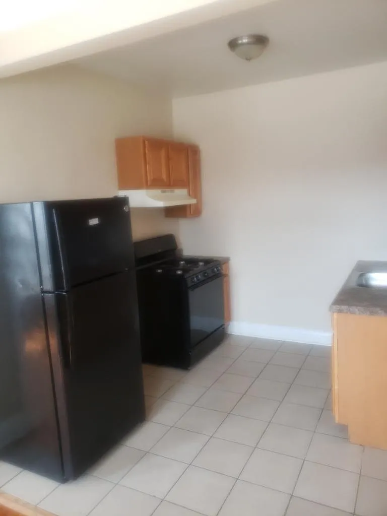 7852 S Eberhart Ave — Photo 4