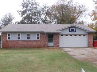 214 E 12th St, Mounds, OK 74047