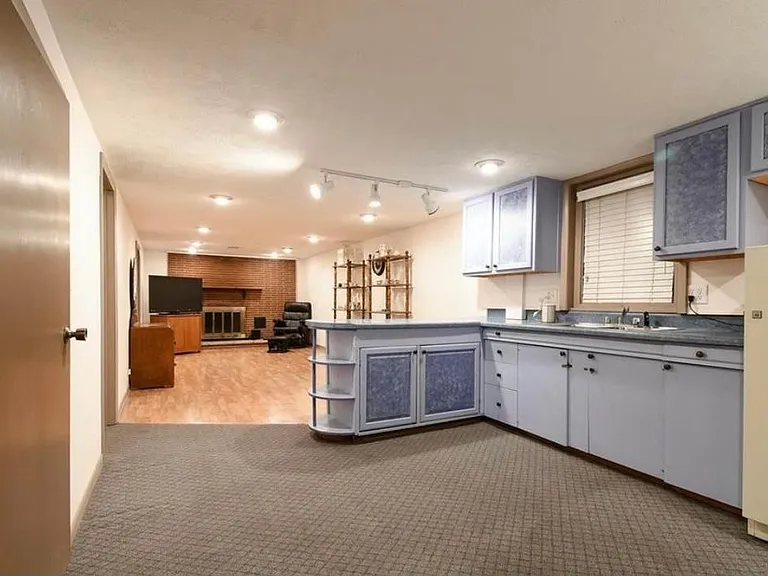 5946 Newton St — Photo 12