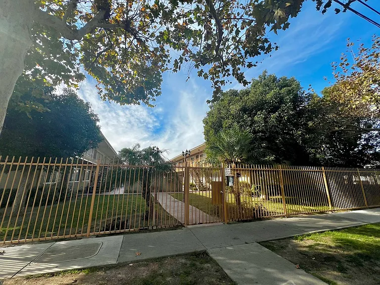224 S Lyon St — Photo 1