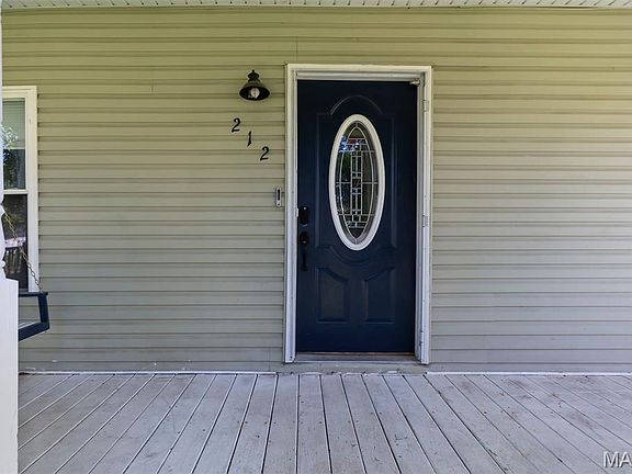 2nd image of 212 W Davidson Ave