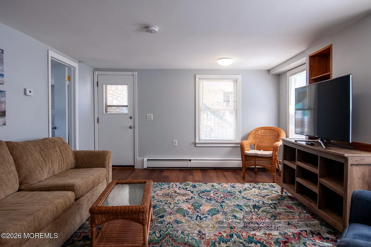 Building Photo - 124 N Cambridge Ave #1