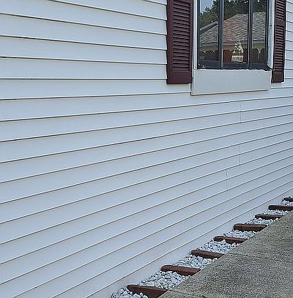 Side of back garage 3 car