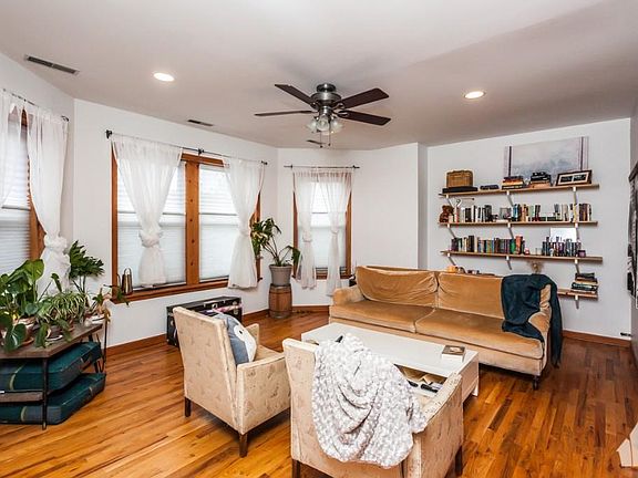 4th image of 2720 N Sawyer Ave #3AMC