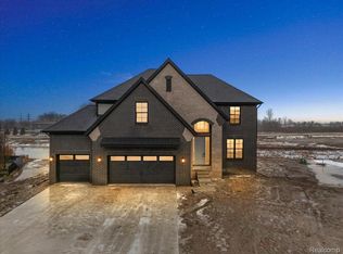 51568 Valley View Ct, Chesterfield, MI 48051
