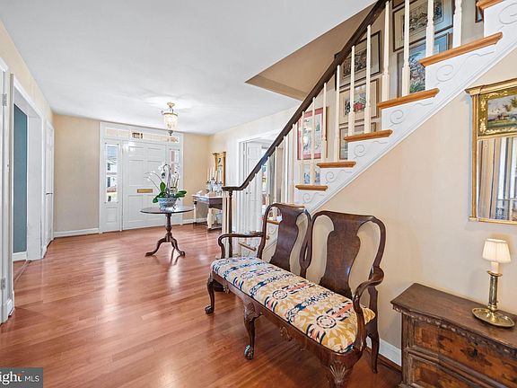 3rd image of 7215 Helmsdale Rd