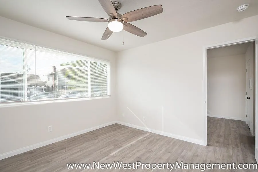 Building Photo - 555 22nd St