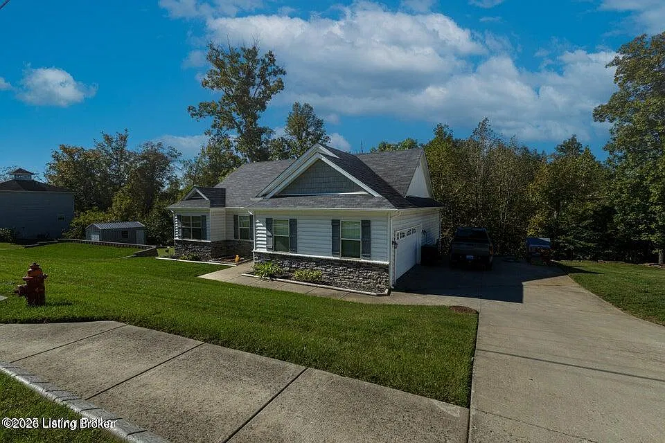 4 bed, 3.0 bath, 2656 sqft, $2,600 — Photo 2