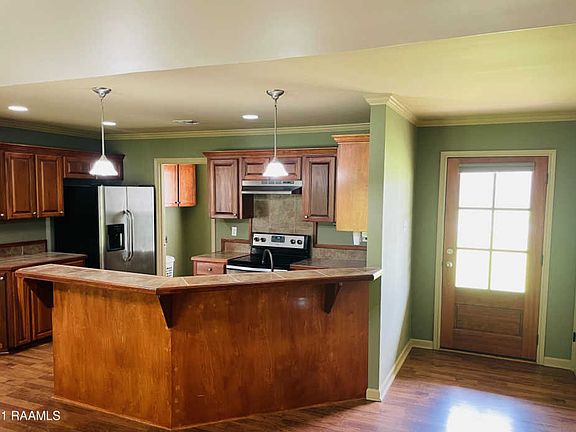 4th image of 325 Longwood Dr