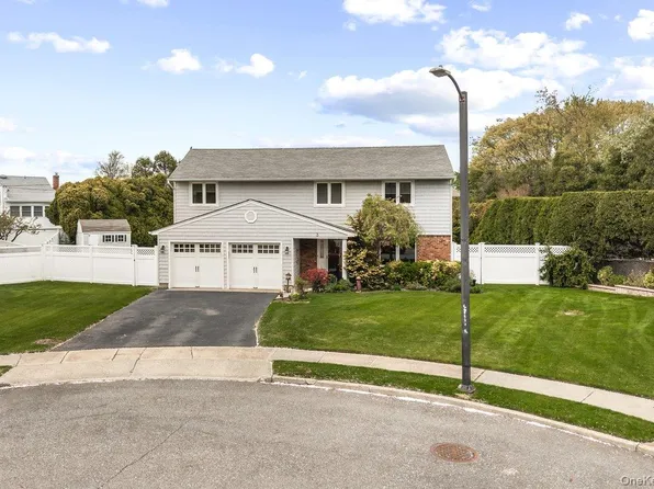 3 Fams Court, Jericho, NY 11753