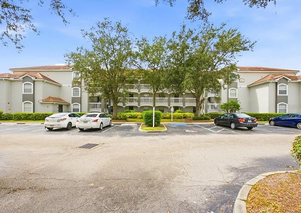 13917 Fairway Island Dr #922