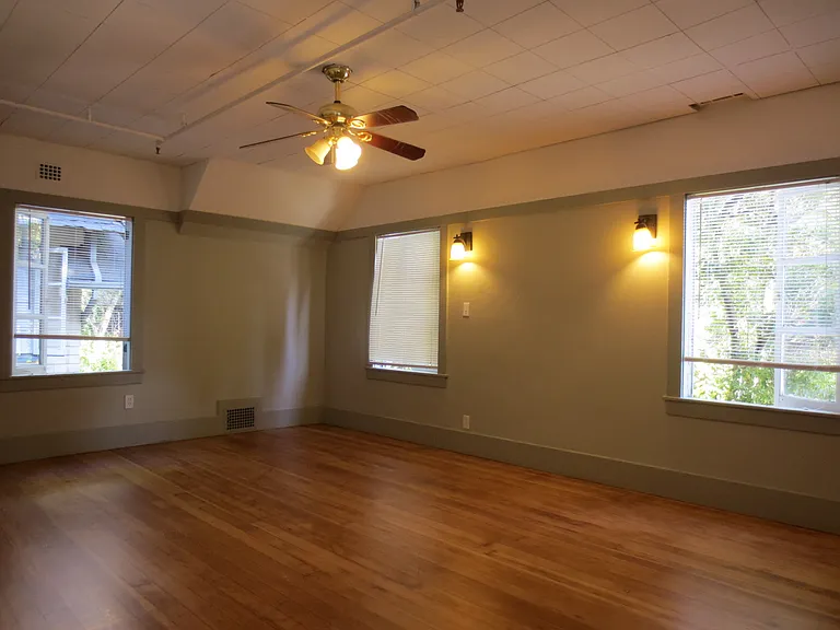 2421 Prospect St #4 — Photo 3