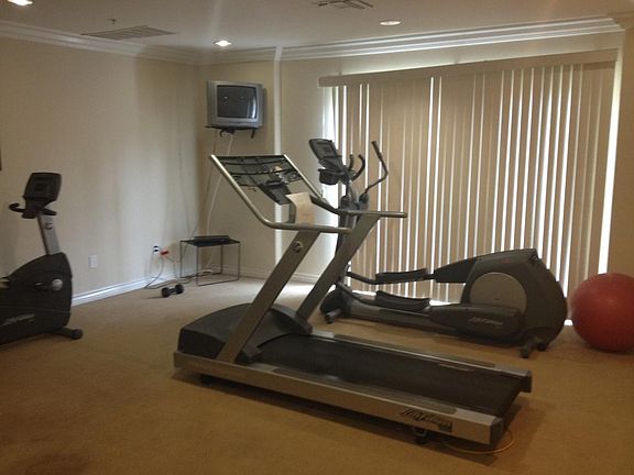 2nd image of 3328 Oakhurst Ave APT 204