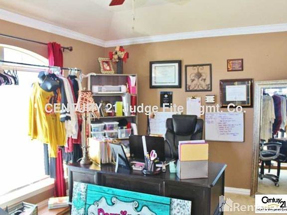 3rd image of 209 Longhorn Dr