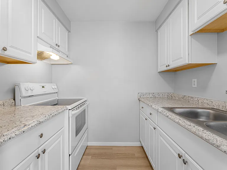 511 Avenue D #D — Photo 9