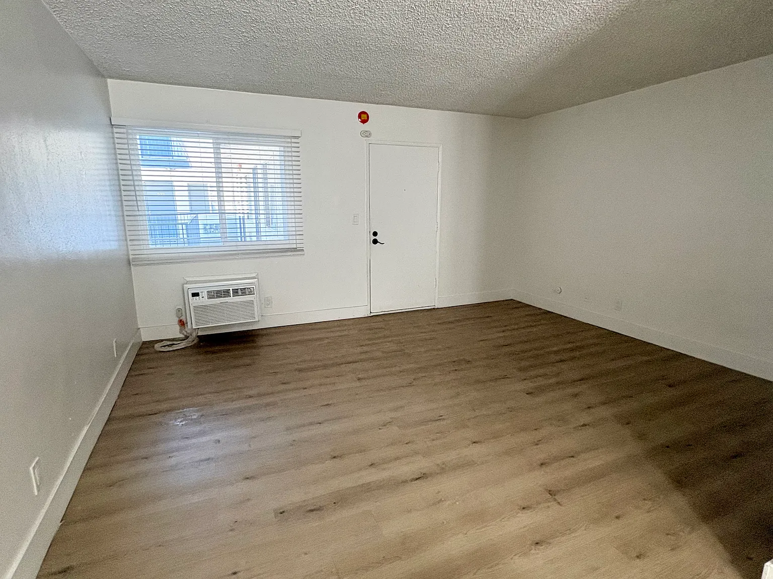 Studio, 415 sqft, $1,395 — Photo 4