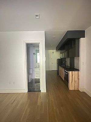 5th image of 709 Sterling Pl #2E