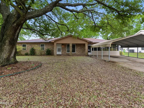 288 Holcomb Blvd, Ocean Springs, MS 39564