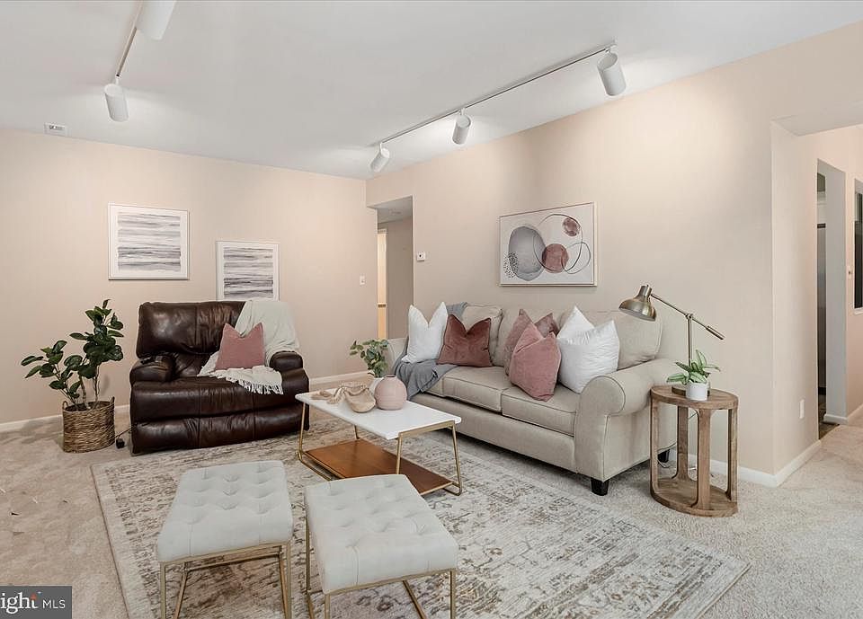 1st image of 6 Elphin Ct Unit 202