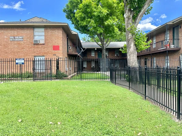 208 S Lancaster Ave, Dallas, TX 75203