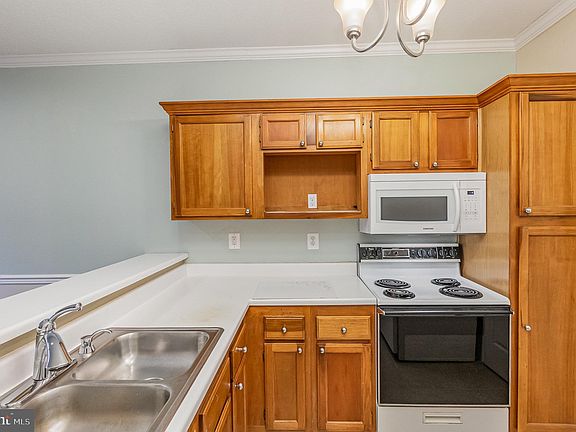 5th image of 600 Squire Ln APT 2H