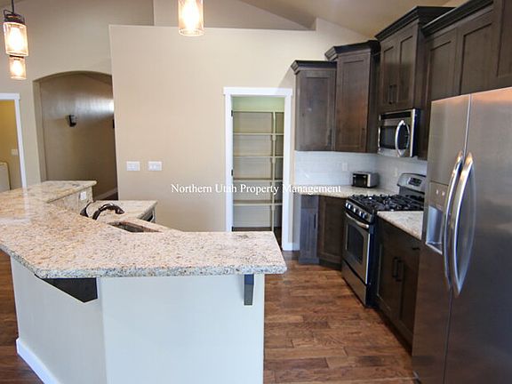 5th image of 2420 Field Stone Way