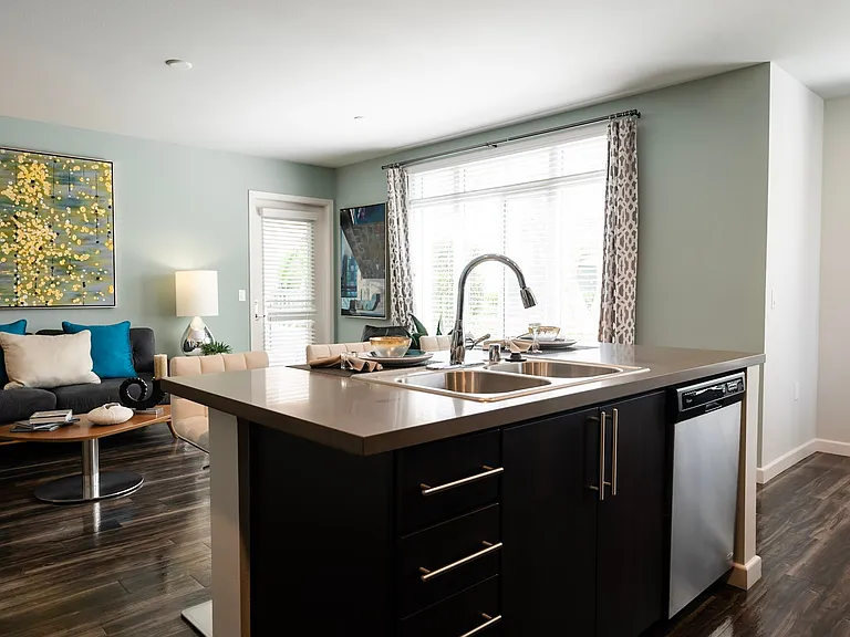 Dylan Point Loma Apartments — Photo 18