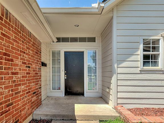 3rd image of 1125 Richmond Rd