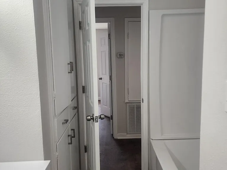 1009 Salem Dr — Photo 11