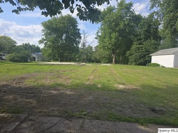 315 Cherry St, Carthage, IL 62321