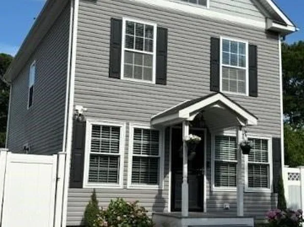 107 7th Avenue, Holtsville, NY 11742