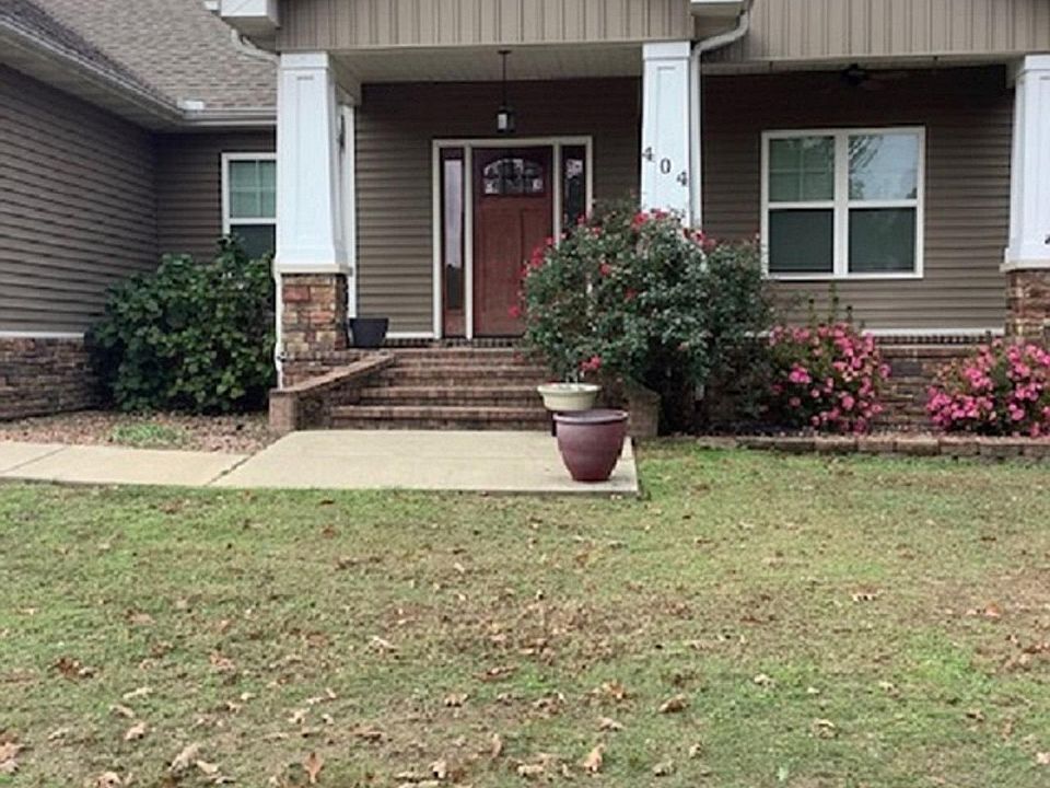 1st image of 404 Mackenzie Dr